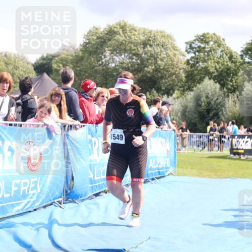25.08.2024 - Elbe Triathlon Hamburg H.Heesch http://msf.ph/oto/6881923 25.08.2024 11:58:03 Ziel 1549 meine-sportfotos.de