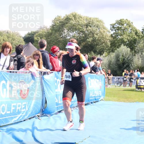 25.08.2024 - Elbe Triathlon Hamburg H.Heesch http://msf.ph/oto/6881925 25.08.2024 11:58:03 Ziel 1549 meine-sportfotos.de