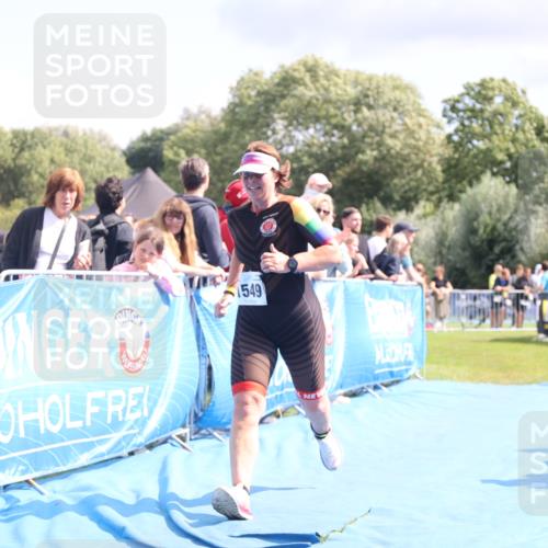 25.08.2024 - Elbe Triathlon Hamburg H.Heesch http://msf.ph/oto/6881931 25.08.2024 11:58:03 Ziel 1549 meine-sportfotos.de
