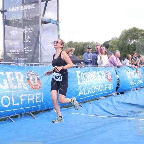 25.08.2024 - Elbe Triathlon Hamburg H.Heesch http://msf.ph/oto/6881932 25.08.2024 12:38:59 Ziel  meine-sportfotos.de