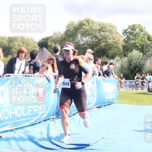 25.08.2024 - Elbe Triathlon Hamburg H.Heesch http://msf.ph/oto/6881933 25.08.2024 11:58:03 Ziel 1549 meine-sportfotos.de
