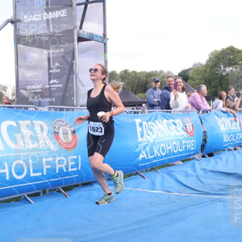 25.08.2024 - Elbe Triathlon Hamburg H.Heesch http://msf.ph/oto/6881934 25.08.2024 12:38:59 Ziel  meine-sportfotos.de