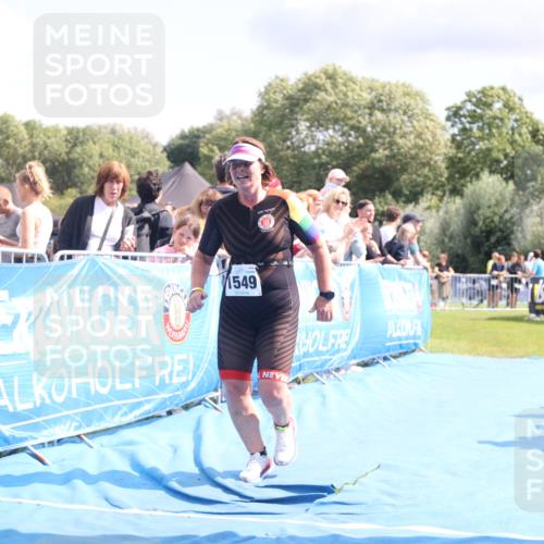 25.08.2024 - Elbe Triathlon Hamburg H.Heesch http://msf.ph/oto/6881937 25.08.2024 11:58:03 Ziel 1549 meine-sportfotos.de