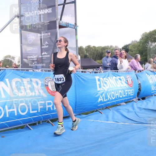 25.08.2024 - Elbe Triathlon Hamburg H.Heesch http://msf.ph/oto/6881938 25.08.2024 12:38:59 Ziel  meine-sportfotos.de