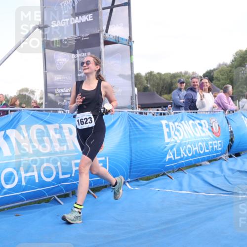 25.08.2024 - Elbe Triathlon Hamburg H.Heesch http://msf.ph/oto/6881942 25.08.2024 12:38:59 Ziel  meine-sportfotos.de
