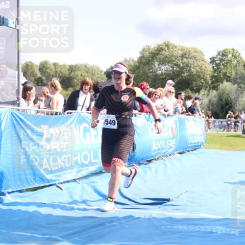 25.08.2024 - Elbe Triathlon Hamburg H.Heesch http://msf.ph/oto/6881944 25.08.2024 11:58:03 Ziel 1549 meine-sportfotos.de