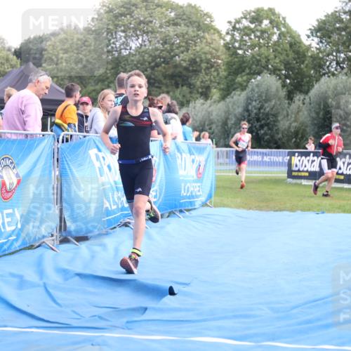 25.08.2024 - Elbe Triathlon Hamburg H.Heesch http://msf.ph/oto/6881955 25.08.2024 12:40:52 Ziel 1723, 1754, 1759 meine-sportfotos.de