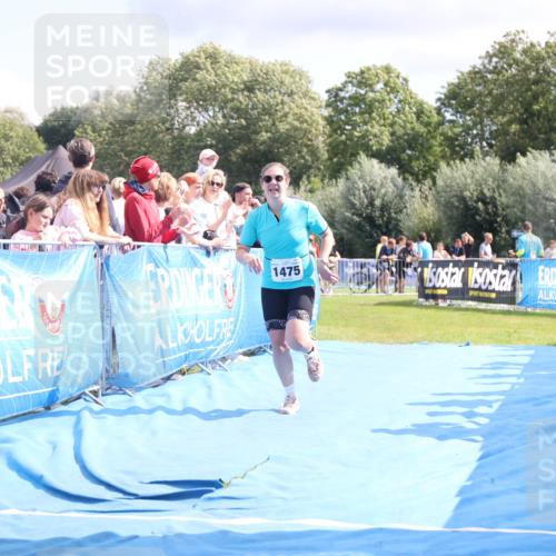25.08.2024 - Elbe Triathlon Hamburg H.Heesch http://msf.ph/oto/6881985 25.08.2024 11:58:11 Ziel 1475, 1549, 1658 meine-sportfotos.de