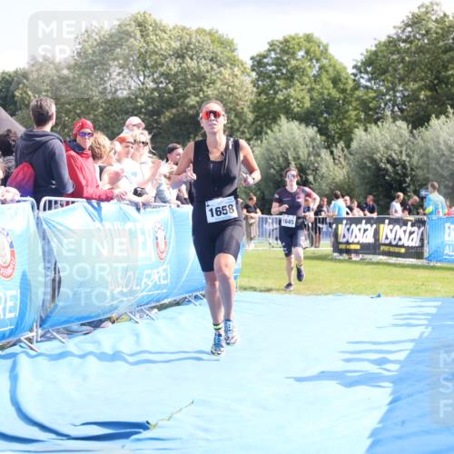 25.08.2024 - Elbe Triathlon Hamburg H.Heesch http://msf.ph/oto/6882053 25.08.2024 11:58:18 Ziel 1475, 1645, 1658 meine-sportfotos.de
