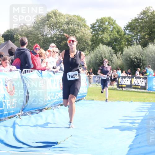 25.08.2024 - Elbe Triathlon Hamburg H.Heesch http://msf.ph/oto/6882061 25.08.2024 11:58:19 Ziel 1475, 1645, 1658 meine-sportfotos.de