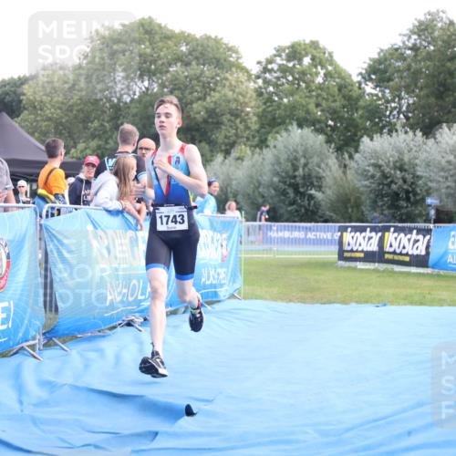 25.08.2024 - Elbe Triathlon Hamburg H.Heesch http://msf.ph/oto/6882063 25.08.2024 12:41:03 Ziel 1723, 1743, 1754 meine-sportfotos.de