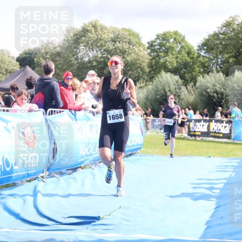 25.08.2024 - Elbe Triathlon Hamburg H.Heesch http://msf.ph/oto/6882064 25.08.2024 11:58:19 Ziel 1475, 1645, 1658 meine-sportfotos.de