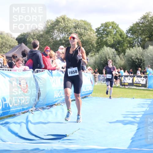 25.08.2024 - Elbe Triathlon Hamburg H.Heesch http://msf.ph/oto/6882065 25.08.2024 11:58:19 Ziel 1475, 1645, 1658 meine-sportfotos.de