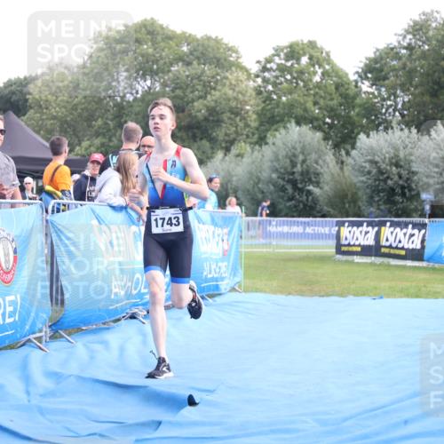 25.08.2024 - Elbe Triathlon Hamburg H.Heesch http://msf.ph/oto/6882066 25.08.2024 12:41:03 Ziel 1723, 1743, 1754 meine-sportfotos.de