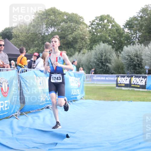 25.08.2024 - Elbe Triathlon Hamburg H.Heesch http://msf.ph/oto/6882067 25.08.2024 12:41:03 Ziel 1723, 1743, 1754 meine-sportfotos.de