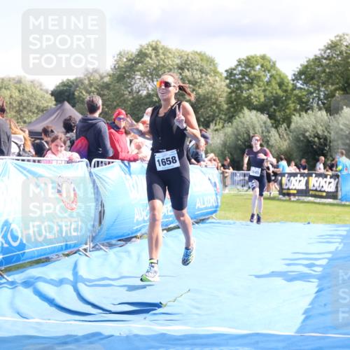 25.08.2024 - Elbe Triathlon Hamburg H.Heesch http://msf.ph/oto/6882068 25.08.2024 11:58:19 Ziel 1475, 1645, 1658 meine-sportfotos.de