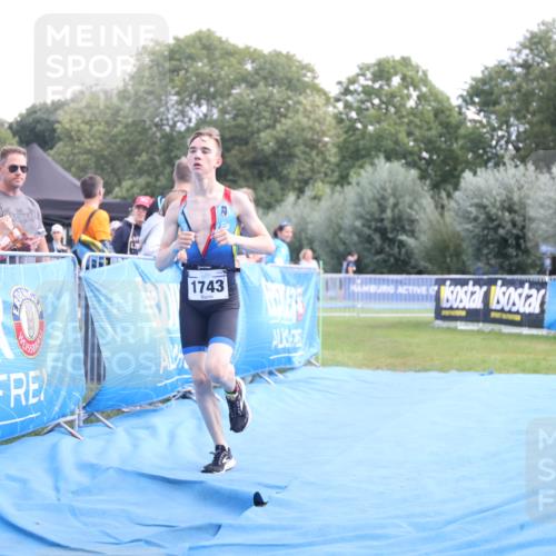 25.08.2024 - Elbe Triathlon Hamburg H.Heesch http://msf.ph/oto/6882069 25.08.2024 12:41:03 Ziel 1723, 1743, 1754 meine-sportfotos.de