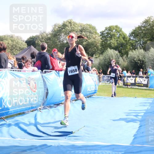 25.08.2024 - Elbe Triathlon Hamburg H.Heesch http://msf.ph/oto/6882070 25.08.2024 11:58:19 Ziel 1475, 1645, 1658 meine-sportfotos.de
