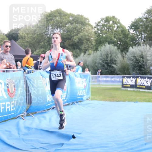 25.08.2024 - Elbe Triathlon Hamburg H.Heesch http://msf.ph/oto/6882071 25.08.2024 12:41:03 Ziel 1723, 1743, 1754 meine-sportfotos.de