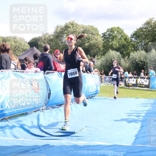 25.08.2024 - Elbe Triathlon Hamburg H.Heesch http://msf.ph/oto/6882072 25.08.2024 11:58:19 Ziel 1475, 1645, 1658 meine-sportfotos.de