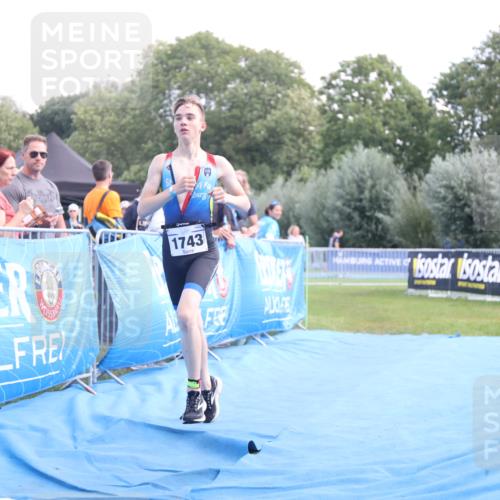 25.08.2024 - Elbe Triathlon Hamburg H.Heesch http://msf.ph/oto/6882073 25.08.2024 12:41:04 Ziel 1723, 1743, 1754 meine-sportfotos.de
