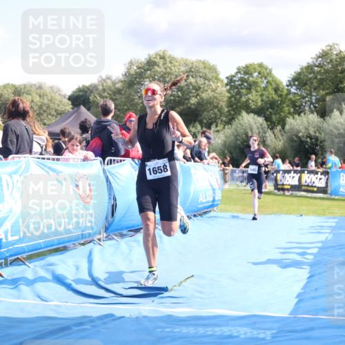 25.08.2024 - Elbe Triathlon Hamburg H.Heesch http://msf.ph/oto/6882074 25.08.2024 11:58:19 Ziel 1475, 1645, 1658 meine-sportfotos.de