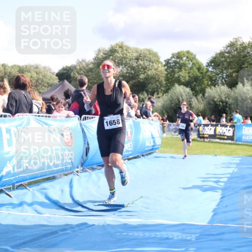 25.08.2024 - Elbe Triathlon Hamburg H.Heesch http://msf.ph/oto/6882076 25.08.2024 11:58:19 Ziel 1475, 1645, 1658 meine-sportfotos.de