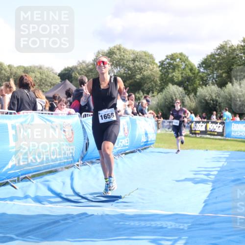 25.08.2024 - Elbe Triathlon Hamburg H.Heesch http://msf.ph/oto/6882077 25.08.2024 11:58:19 Ziel 1475, 1645, 1658 meine-sportfotos.de