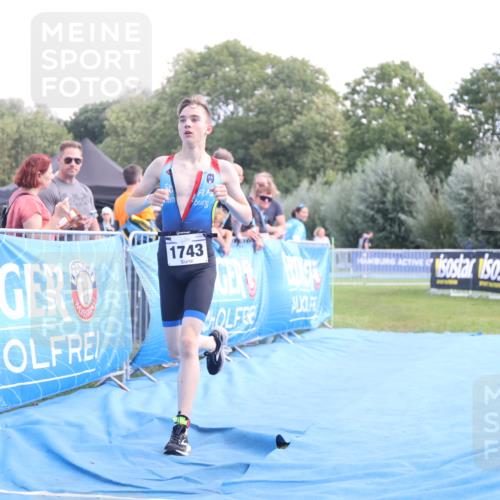 25.08.2024 - Elbe Triathlon Hamburg H.Heesch http://msf.ph/oto/6882080 25.08.2024 12:41:04 Ziel 1723, 1743, 1754 meine-sportfotos.de