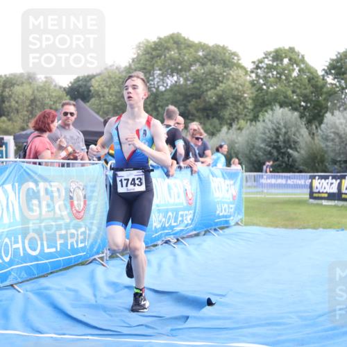 25.08.2024 - Elbe Triathlon Hamburg H.Heesch http://msf.ph/oto/6882083 25.08.2024 12:41:04 Ziel 1723, 1743, 1754 meine-sportfotos.de