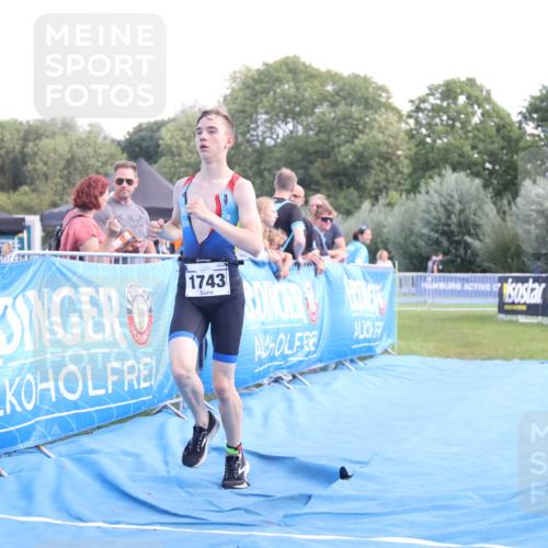 25.08.2024 - Elbe Triathlon Hamburg H.Heesch http://msf.ph/oto/6882086 25.08.2024 12:41:04 Ziel 1723, 1743, 1754 meine-sportfotos.de