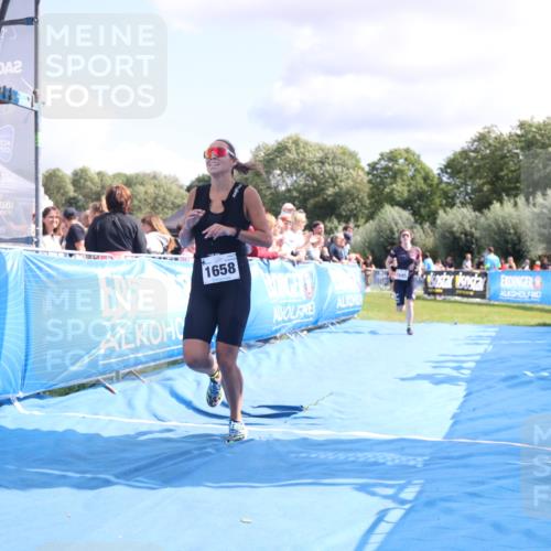 25.08.2024 - Elbe Triathlon Hamburg H.Heesch http://msf.ph/oto/6882087 25.08.2024 11:58:19 Ziel 1475, 1645, 1658 meine-sportfotos.de