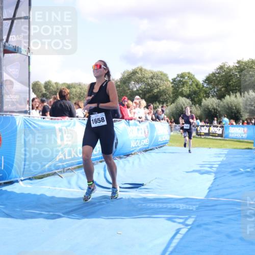 25.08.2024 - Elbe Triathlon Hamburg H.Heesch http://msf.ph/oto/6882089 25.08.2024 11:58:19 Ziel 1475, 1645, 1658 meine-sportfotos.de