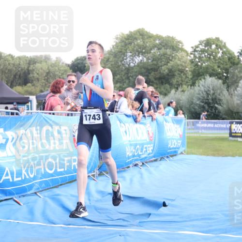 25.08.2024 - Elbe Triathlon Hamburg H.Heesch http://msf.ph/oto/6882090 25.08.2024 12:41:04 Ziel 1723, 1743, 1754 meine-sportfotos.de