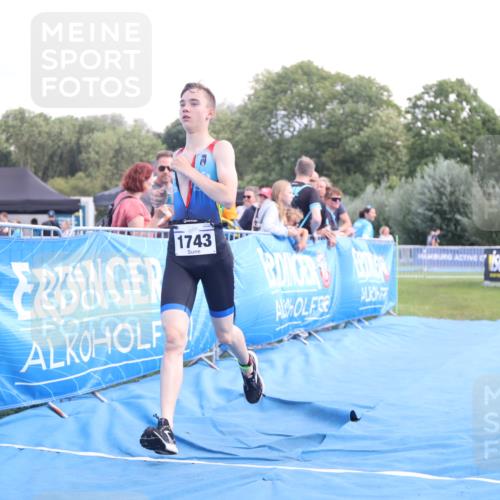 25.08.2024 - Elbe Triathlon Hamburg H.Heesch http://msf.ph/oto/6882091 25.08.2024 12:41:04 Ziel 1723, 1743, 1754 meine-sportfotos.de
