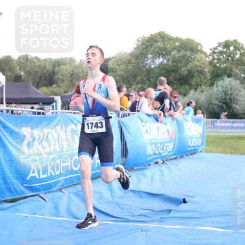 25.08.2024 - Elbe Triathlon Hamburg H.Heesch http://msf.ph/oto/6882095 25.08.2024 12:41:04 Ziel 1723, 1743, 1754 meine-sportfotos.de
