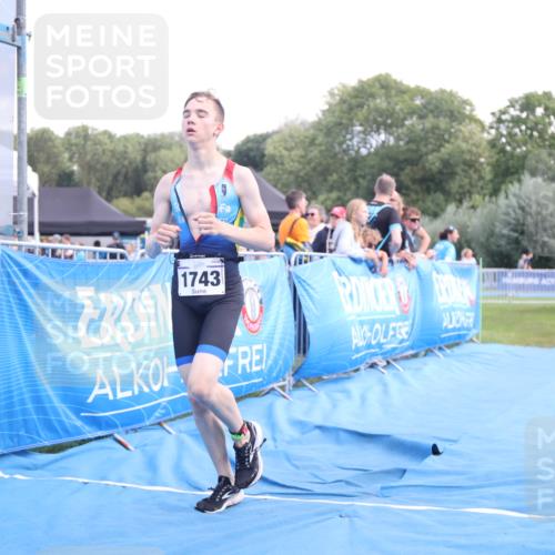 25.08.2024 - Elbe Triathlon Hamburg H.Heesch http://msf.ph/oto/6882099 25.08.2024 12:41:04 Ziel 1723, 1743, 1754 meine-sportfotos.de
