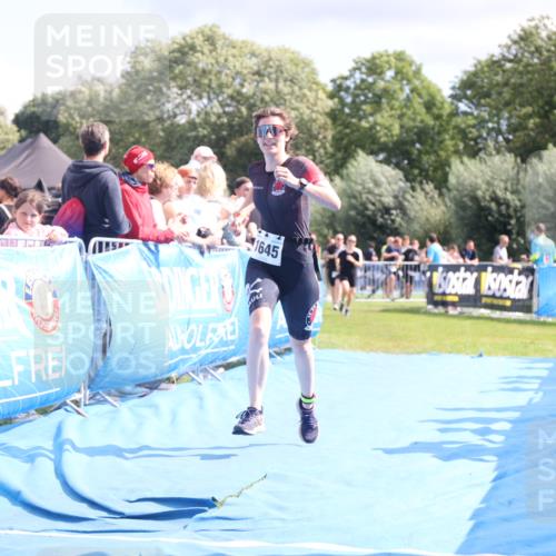 25.08.2024 - Elbe Triathlon Hamburg H.Heesch http://msf.ph/oto/6882102 25.08.2024 11:58:21 Ziel 512, 1645, 1658 meine-sportfotos.de
