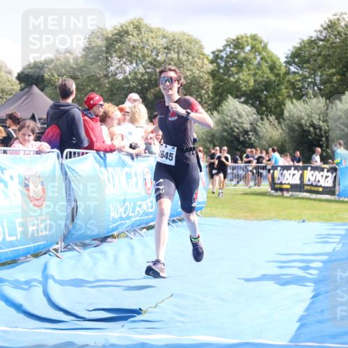 25.08.2024 - Elbe Triathlon Hamburg H.Heesch http://msf.ph/oto/6882103 25.08.2024 11:58:21 Ziel 512, 1645, 1658 meine-sportfotos.de