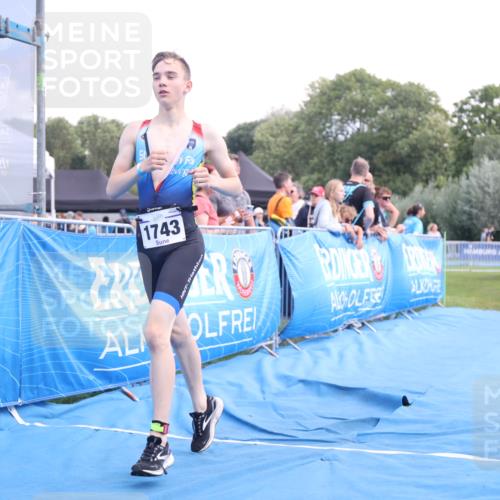 25.08.2024 - Elbe Triathlon Hamburg H.Heesch http://msf.ph/oto/6882104 25.08.2024 12:41:04 Ziel 1723, 1743, 1754 meine-sportfotos.de