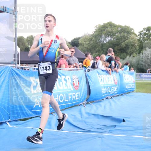 25.08.2024 - Elbe Triathlon Hamburg H.Heesch http://msf.ph/oto/6882106 25.08.2024 12:41:04 Ziel 1723, 1743, 1754 meine-sportfotos.de