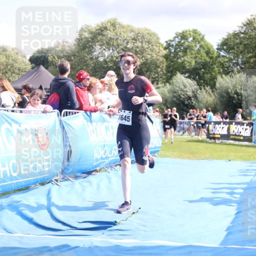 25.08.2024 - Elbe Triathlon Hamburg H.Heesch http://msf.ph/oto/6882107 25.08.2024 11:58:21 Ziel 512, 1645, 1658 meine-sportfotos.de
