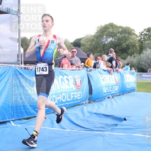 25.08.2024 - Elbe Triathlon Hamburg H.Heesch http://msf.ph/oto/6882108 25.08.2024 12:41:04 Ziel 1723, 1743, 1754 meine-sportfotos.de