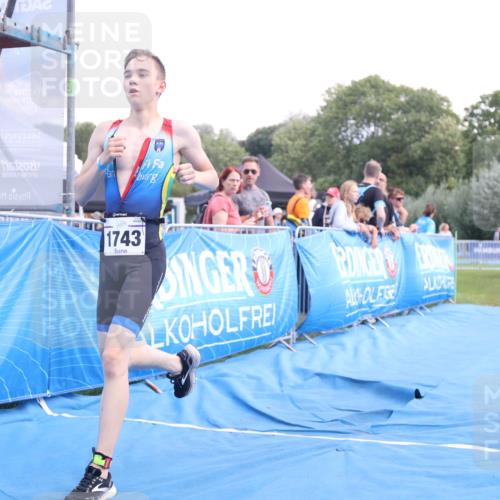 25.08.2024 - Elbe Triathlon Hamburg H.Heesch http://msf.ph/oto/6882109 25.08.2024 12:41:04 Ziel 1723, 1743, 1754 meine-sportfotos.de