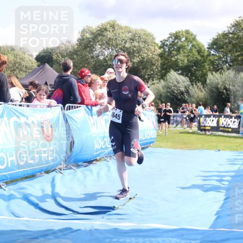 25.08.2024 - Elbe Triathlon Hamburg H.Heesch http://msf.ph/oto/6882110 25.08.2024 11:58:21 Ziel 512, 1645, 1658 meine-sportfotos.de