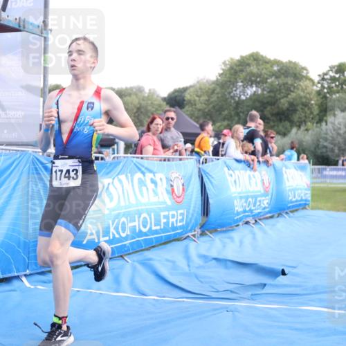 25.08.2024 - Elbe Triathlon Hamburg H.Heesch http://msf.ph/oto/6882111 25.08.2024 12:41:04 Ziel 1723, 1743, 1754 meine-sportfotos.de