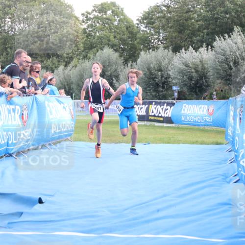 25.08.2024 - Elbe Triathlon Hamburg H.Heesch http://msf.ph/oto/6882115 25.08.2024 12:43:12 Ziel 1761, 1762 meine-sportfotos.de
