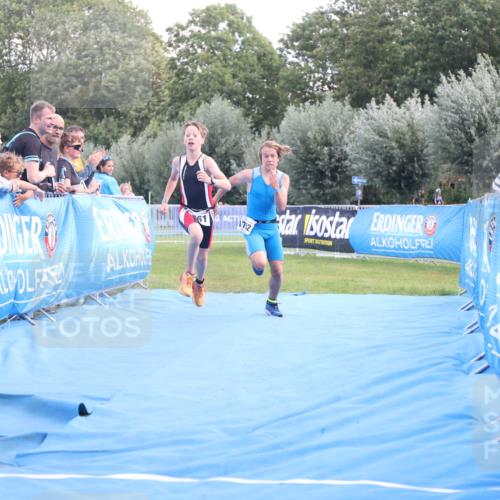 25.08.2024 - Elbe Triathlon Hamburg H.Heesch http://msf.ph/oto/6882118 25.08.2024 12:43:12 Ziel 1761, 1762 meine-sportfotos.de