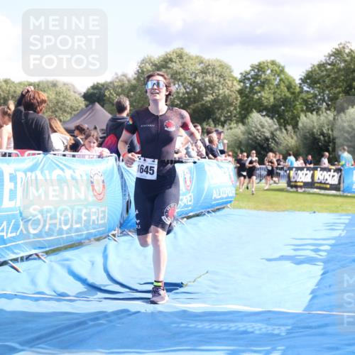 25.08.2024 - Elbe Triathlon Hamburg H.Heesch http://msf.ph/oto/6882121 25.08.2024 11:58:21 Ziel 512, 1645, 1658 meine-sportfotos.de