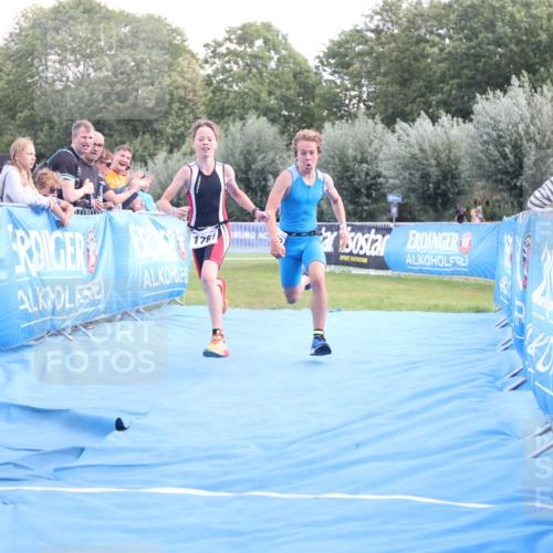 25.08.2024 - Elbe Triathlon Hamburg H.Heesch http://msf.ph/oto/6882122 25.08.2024 12:43:13 Ziel 1761, 1762 meine-sportfotos.de